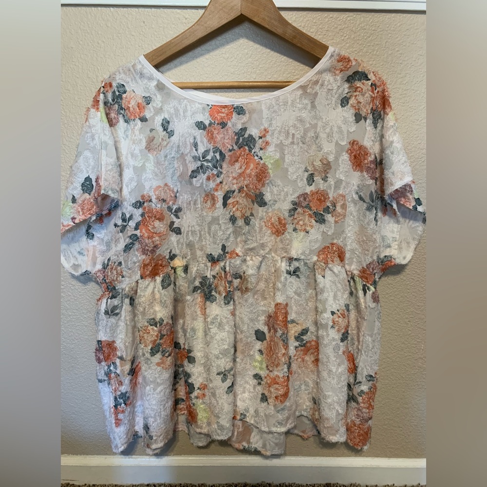 SHEIN VCAY Plus Floral Print Butterfly Sleeve Peplum Blouse